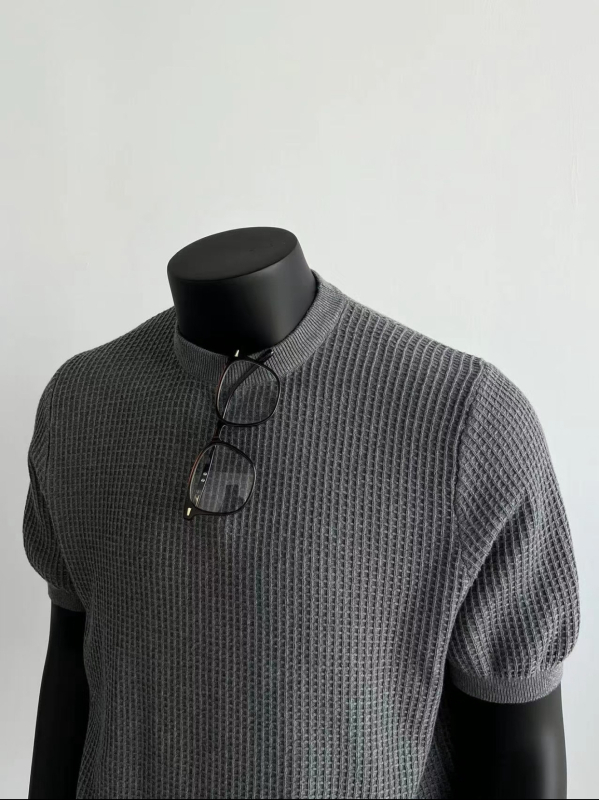 Pletena majica kratkih rukava, retro stil, labav kroj, okrugli izrez, pamukasto‑mješavina materijala (92% pamuk)