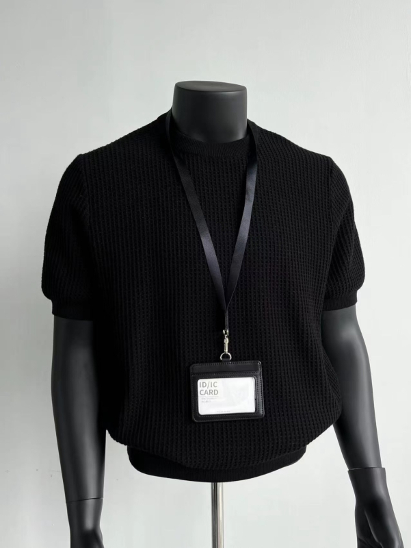 Pletena majica kratkih rukava, retro stil, labav kroj, okrugli izrez, pamukasto‑mješavina materijala (92% pamuk)