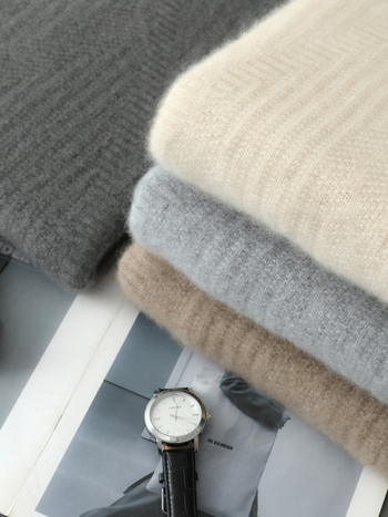 Pánsky sveter z kasmíru s polovične vysokým golierom, voľný strih, dlhý rukáv, hrubá vlnená látka, 30–35% kasmírov