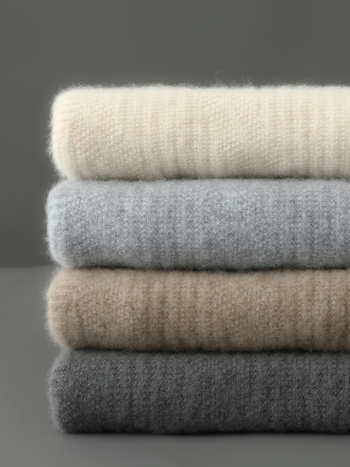 Pánsky sveter z kasmíru s polovične vysokým golierom, voľný strih, dlhý rukáv, hrubá vlnená látka, 30–35% kasmírov