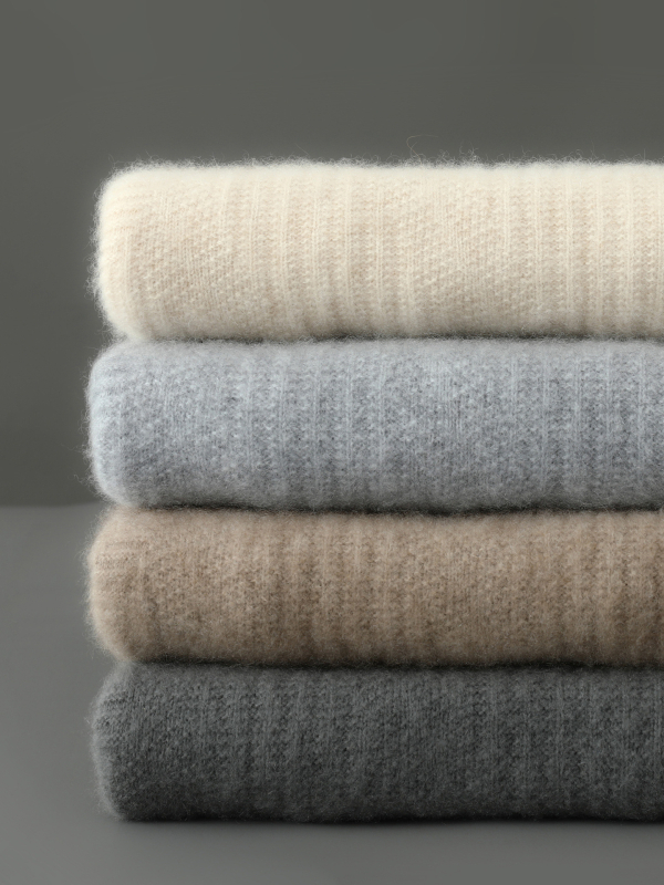 Pánsky sveter z kasmíru s polovične vysokým golierom, voľný strih, dlhý rukáv, hrubá vlnená látka, 30–35% kasmírov