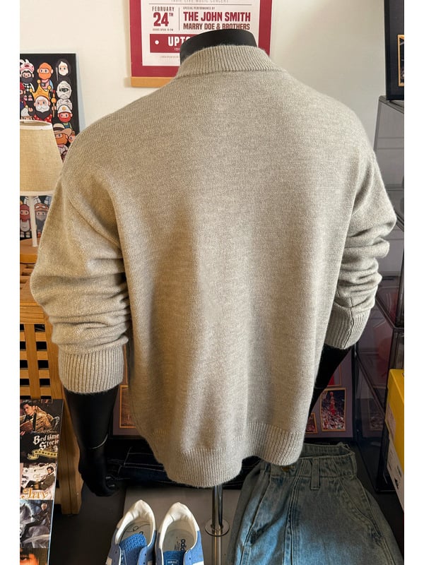 Пуловер, свободна кройка; Акрилова смес 43.8% акрил, 30.9% полиестер, 25.3% найлон; дълъг ръкав; пролет и есен