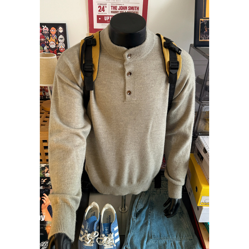 Пуловер, свободна кройка; Акрилова смес 43.8% акрил, 30.9% полиестер, 25.3% найлон; дълъг ръкав; пролет и есен