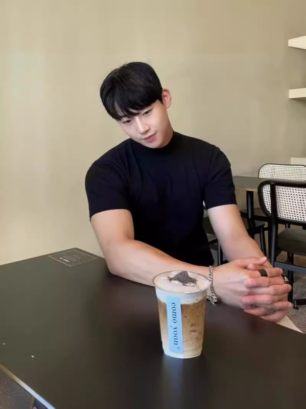 Мъжка плетена тениска с къс ръкав, кръгло деколте, слим фит, памучна смес