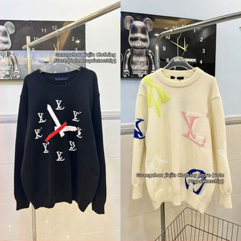 Jacquardový sveter z 100% vlny, okrúhly výstrih, dlhé rukávy, voľný strih, pohodlný materiál