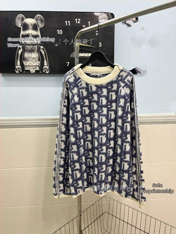 Jacquardový sveter z 100% vlny, okrúhly výstrih, dlhé rukávy, voľný strih, pohodlný materiál