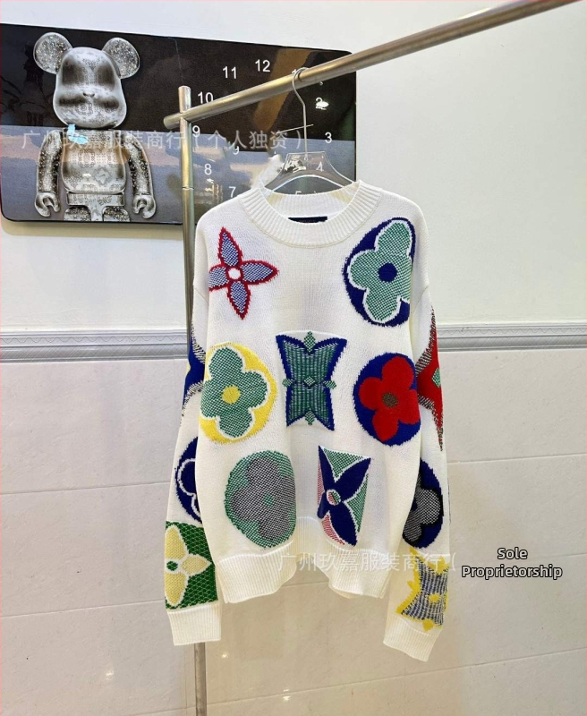 Jacquardový sveter z 100% vlny, okrúhly výstrih, dlhé rukávy, voľný strih, pohodlný materiál