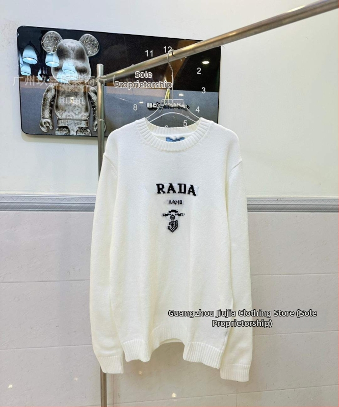 Jacquardový sveter z 100% vlny, okrúhly výstrih, dlhé rukávy, voľný strih, pohodlný materiál