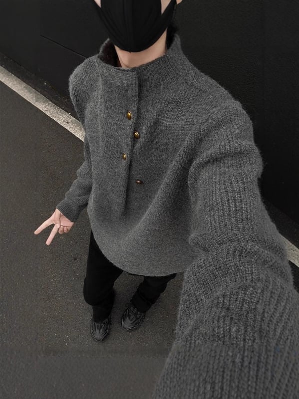 Oversize pleteni pulover s nepravovitim dizajnom gumba i visokim ovratnikom – korejski stil, mješavina vlakana poliestera