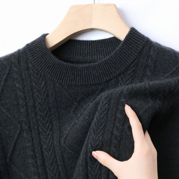 Hrubý sveter z 100% vlny, okrúhly výstrih, priliehavý strih, žakardové pletenie