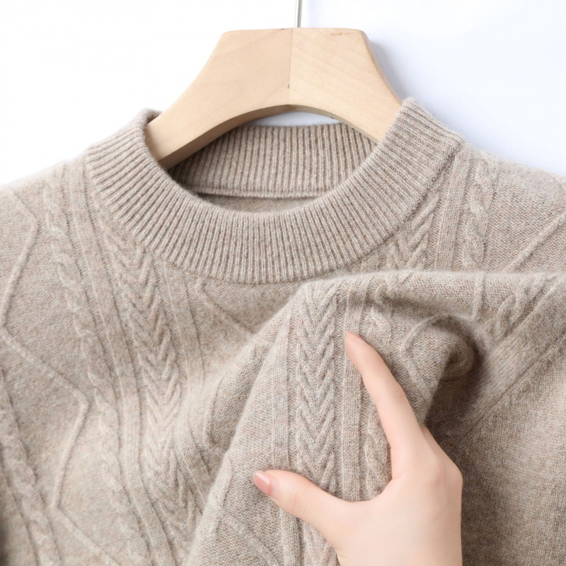 Hrubý sveter z 100% vlny, okrúhly výstrih, priliehavý strih, žakardové pletenie