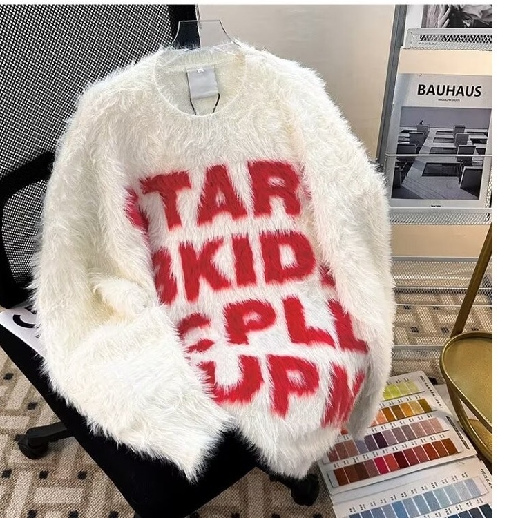 Pulover od mink dlake, pamuk–mješavina materijala, zaobljeni vrat, slobodan kroj, dugi rukavi