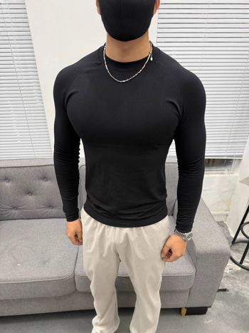 Раглан спортна тениска с дълъг ръкав – слабо прилепнала кройка, дишаща и бързосъхнеща, найлон/полиестер смес