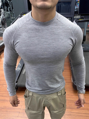 Раглан спортна тениска с дълъг ръкав – слабо прилепнала кройка, дишаща и бързосъхнеща, найлон/полиестер смес