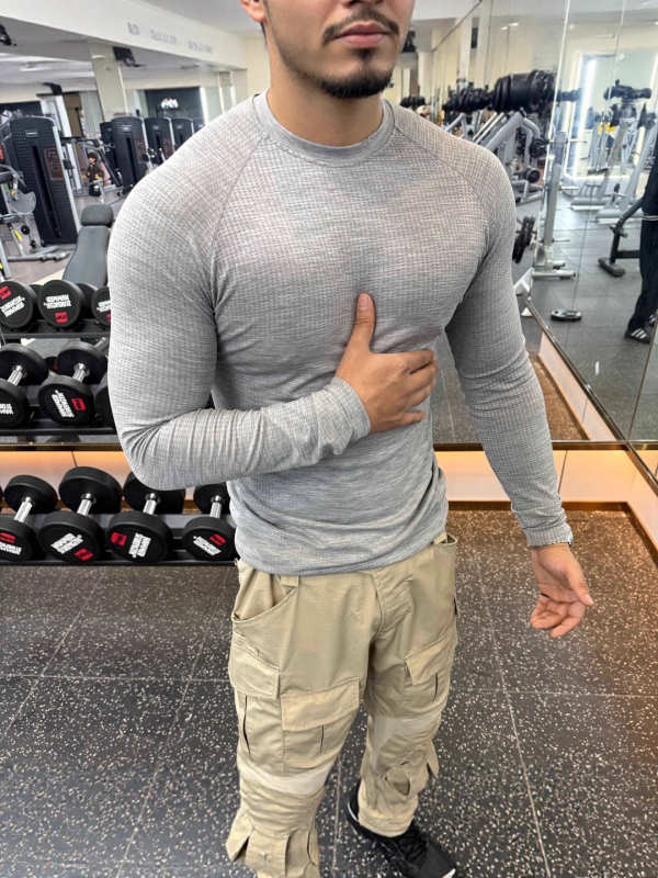 Раглан спортна тениска с дълъг ръкав – слабо прилепнала кройка, дишаща и бързосъхнеща, найлон/полиестер смес