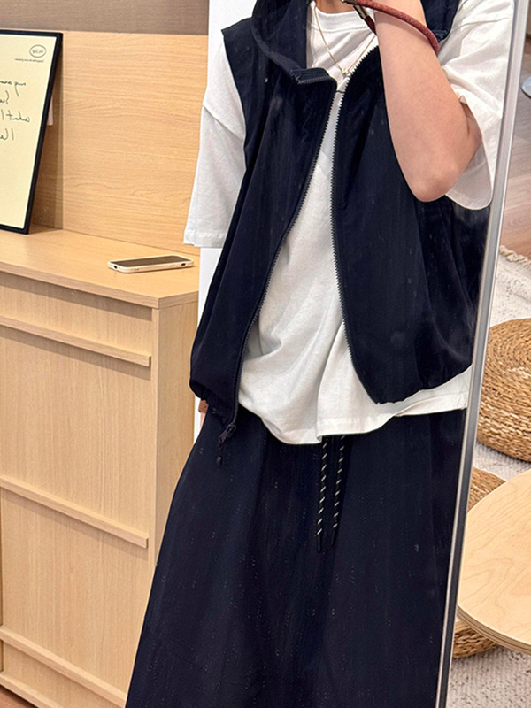 Női ujjatlan mellény nejlon anyagból, egyszerű minta, tavasz 2025, mindennapi közlekedési stílus