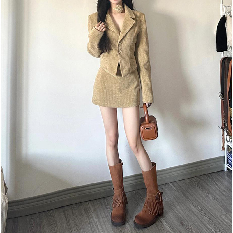 Двукомпонентен костюм в западен стил с акцент върху талията: сако с дълги ръкави и къса пола, есен 2025, полиестер, 3D шарка