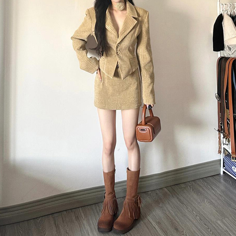 Двукомпонентен костюм в западен стил с акцент върху талията: сако с дълги ръкави и къса пола, есен 2025, полиестер, 3D шарка