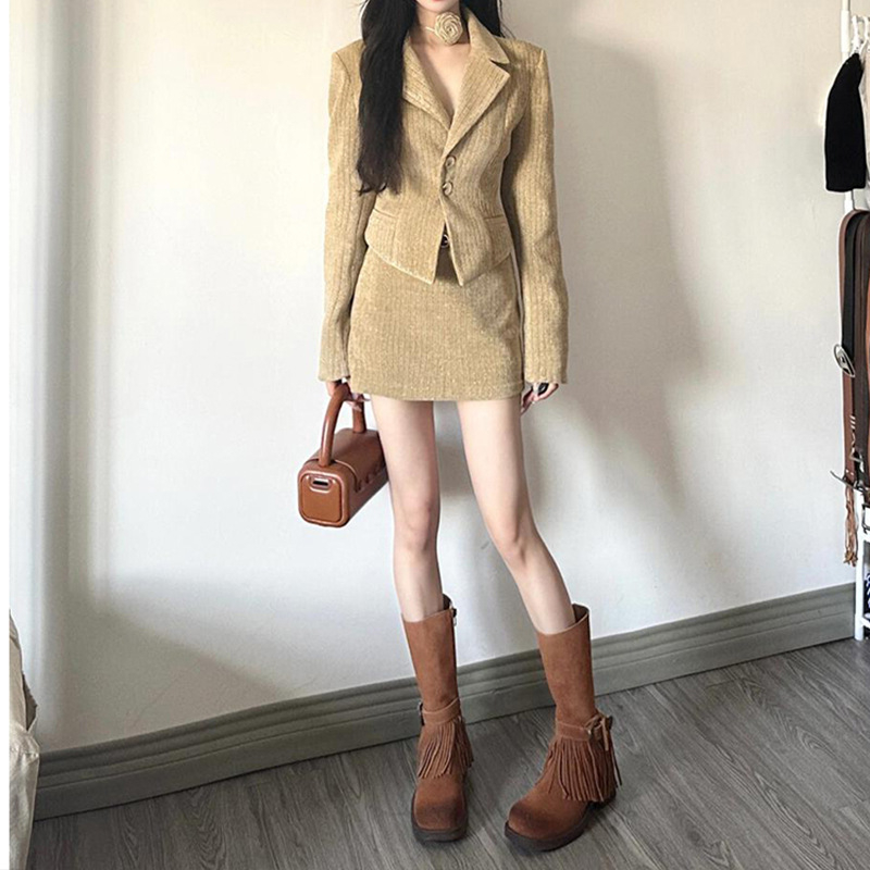 Двукомпонентен костюм в западен стил с акцент върху талията: сако с дълги ръкави и къса пола, есен 2025, полиестер, 3D шарка