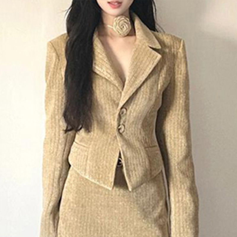 Двукомпонентен костюм в западен стил с акцент върху талията: сако с дълги ръкави и къса пола, есен 2025, полиестер, 3D шарка