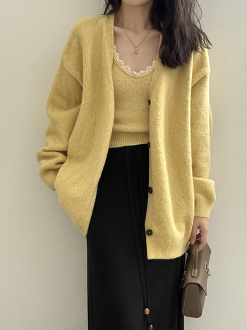 Плетен комплект жилетка и топ, едноцветен, смес найлон и акрил, детайл колаж/шевна обработка, есен 2025