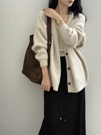 Плетен комплект жилетка и топ, едноцветен, смес найлон и акрил, детайл колаж/шевна обработка, есен 2025