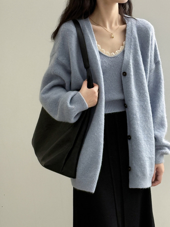 Плетен комплект жилетка и топ, едноцветен, смес найлон и акрил, детайл колаж/шевна обработка, есен 2025