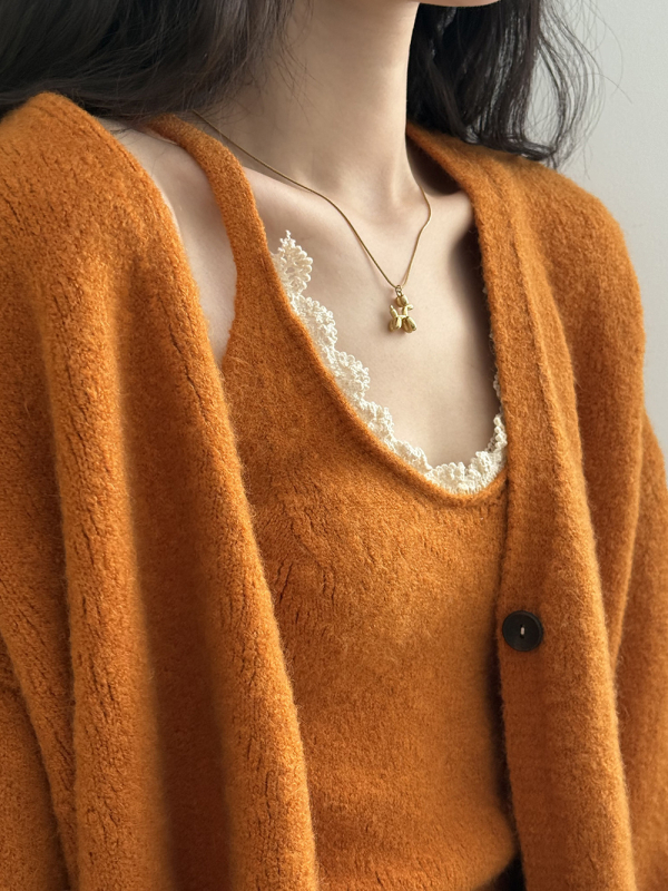 Плетен комплект жилетка и топ, едноцветен, смес найлон и акрил, детайл колаж/шевна обработка, есен 2025