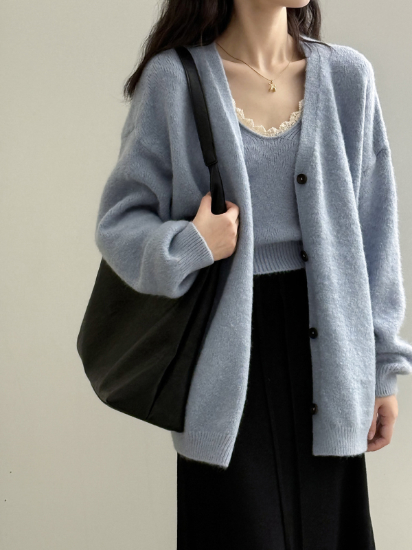 Плетен комплект жилетка и топ, едноцветен, смес найлон и акрил, детайл колаж/шевна обработка, есен 2025