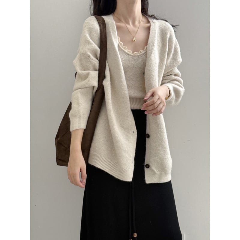 Плетен комплект жилетка и топ, едноцветен, смес найлон и акрил, детайл колаж/шевна обработка, есен 2025