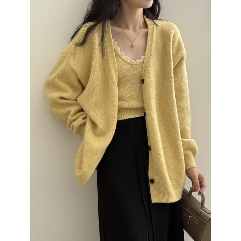 Плетен комплект жилетка и топ, едноцветен, смес найлон и акрил, детайл колаж/шевна обработка, есен 2025