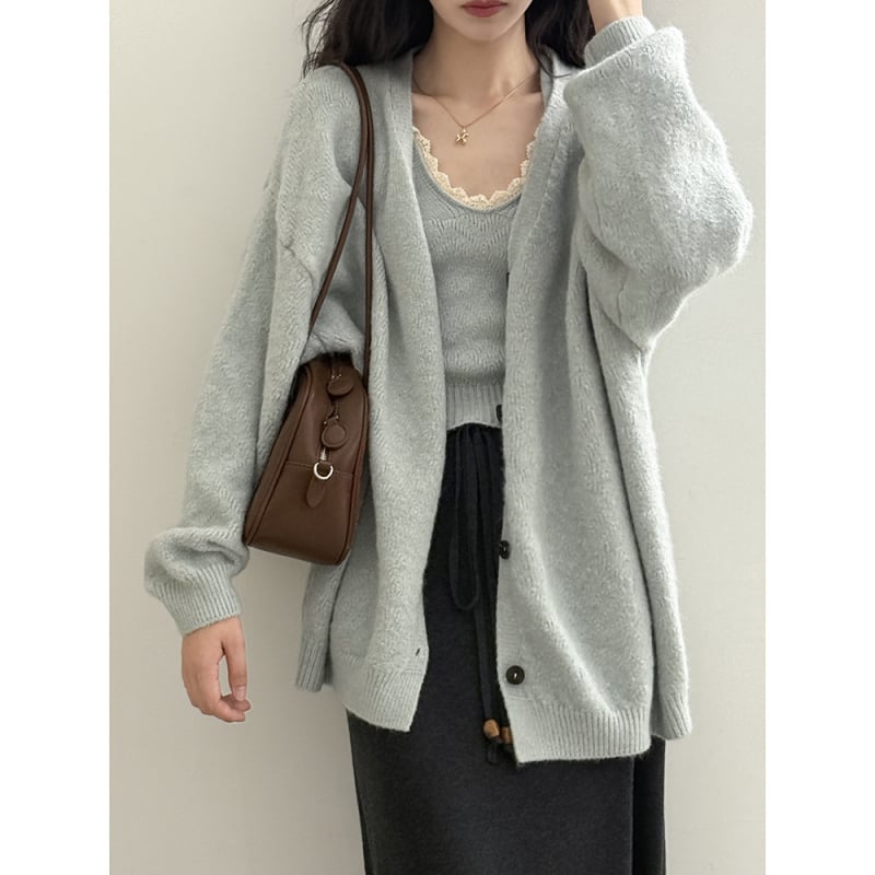 Плетен комплект жилетка и топ, едноцветен, смес найлон и акрил, детайл колаж/шевна обработка, есен 2025