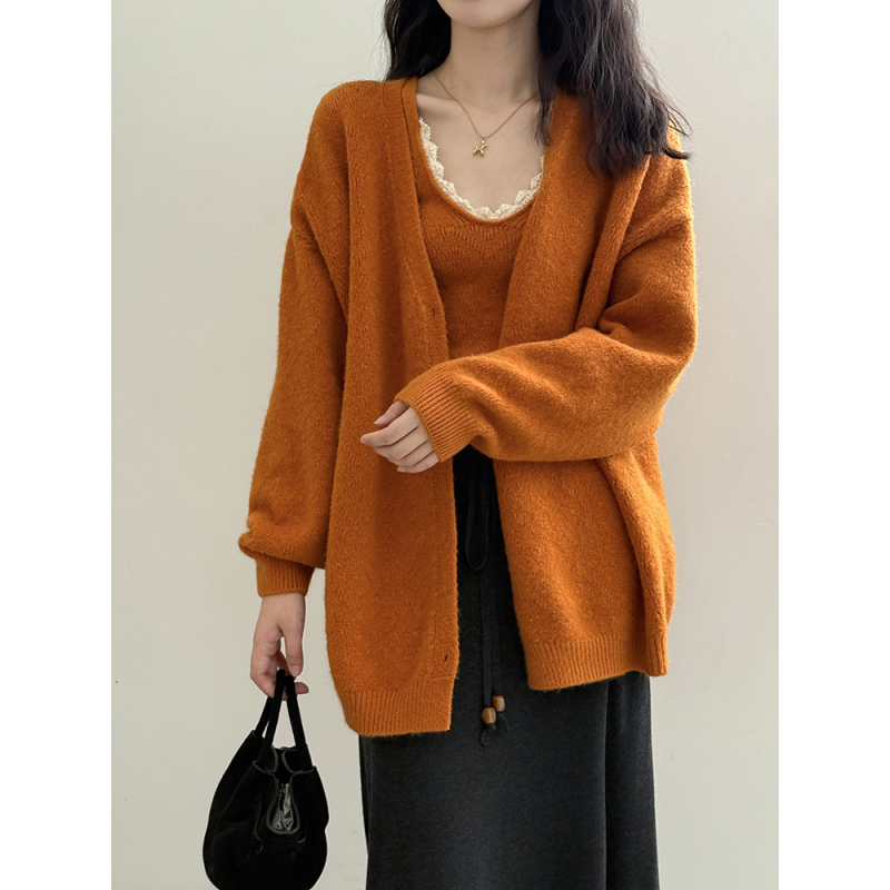 Плетен комплект жилетка и топ, едноцветен, смес найлон и акрил, детайл колаж/шевна обработка, есен 2025