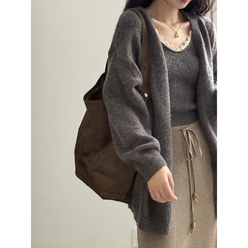 Плетен комплект жилетка и топ, едноцветен, смес найлон и акрил, детайл колаж/шевна обработка, есен 2025