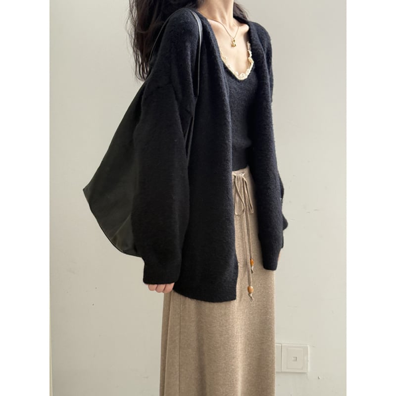 Плетен комплект жилетка и топ, едноцветен, смес найлон и акрил, детайл колаж/шевна обработка, есен 2025