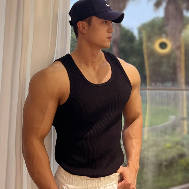 Pánska vesta v tvare I pre fitness, bavlna, savujúca pot, hrubý úplet 2x2, kruhový výstrih