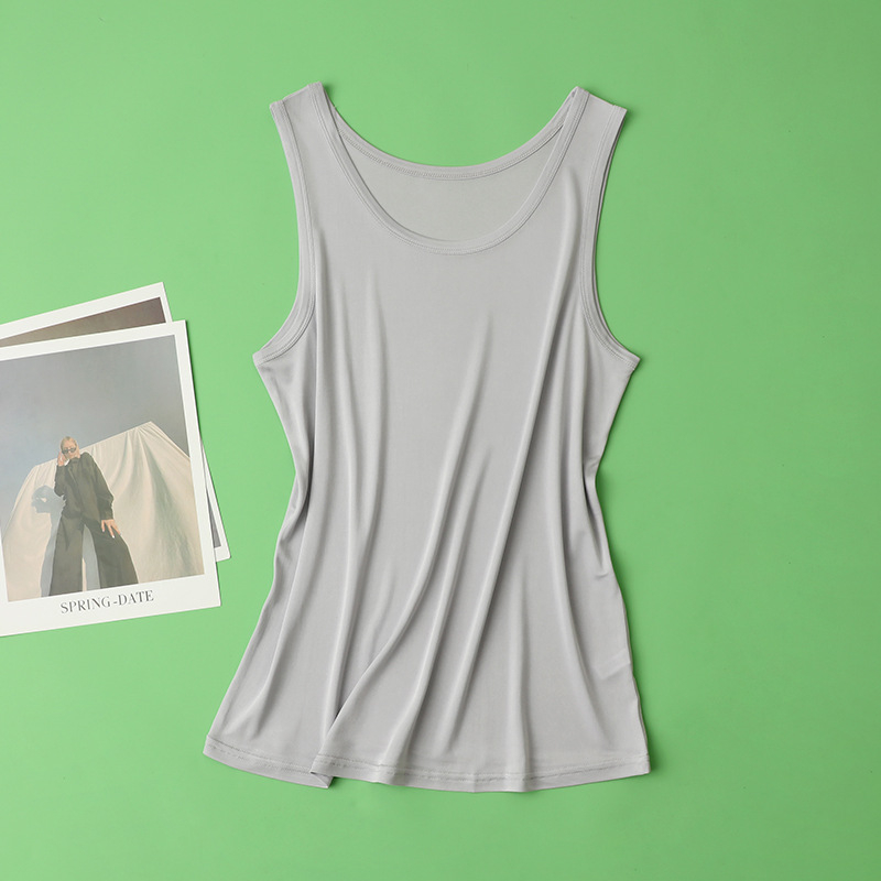 Vesta zo silkej hodvábnej priadze s širokými ramenami - 100% hodváb Mulberry, okrúhly výstrih, tenká látka 101–120 g/m2, leto 2024, ležérny štýl