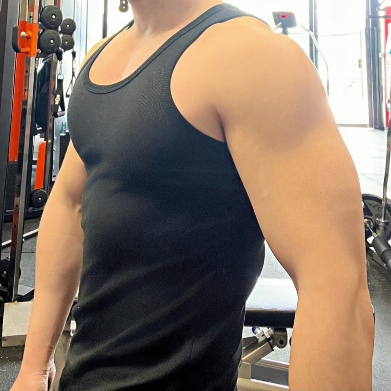 Pánske tielko z bavlny, okrúhly výstrih, hrubá látka 251–300 g/m², športový štýl, 100% bavlna