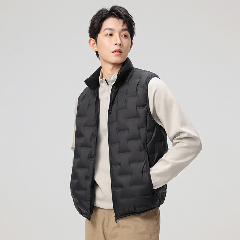 Pánska kačacie perie vesta s stojacim golierom, zipsom vpredu, bočné vrecká na zips, 76–80% kačacieho peria, 79–100 g výplne, polyesterová tkanina
