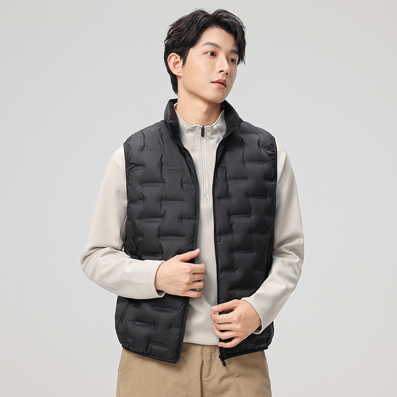 Pánska kačacie perie vesta s stojacim golierom, zipsom vpredu, bočné vrecká na zips, 76–80% kačacieho peria, 79–100 g výplne, polyesterová tkanina