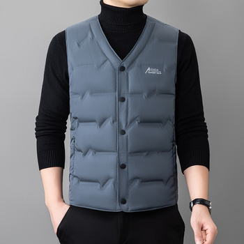 Pánska péřová vesta, bez rukávov, V-krk, zapínanie na jeden rad gombov, obsah peria 91–95%, náplň 80–105 g