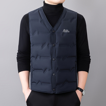 Pánska péřová vesta, bez rukávov, V-krk, zapínanie na jeden rad gombov, obsah peria 91–95%, náplň 80–105 g