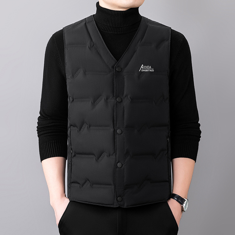 Pánska péřová vesta, bez rukávov, V-krk, zapínanie na jeden rad gombov, obsah peria 91–95%, náplň 80–105 g