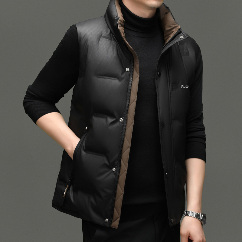 Pánska zimná vesta s páperím, stojací golier, zips vpredu, výplň bieleho kačacieho páperia 52%