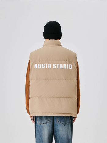 Uniszex tollmellény, tolltartalom 86–90%, töltet 94, elülső cipzár, álló gallér