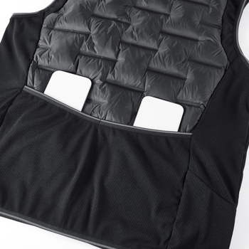 Mužská športová vesta z peria so stojacim golom – 86–90% perja, výplň <100 g, výplň: biele kačacie perie, hlavný materiál: nylon