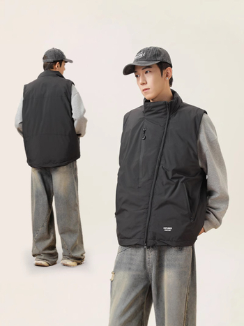 Zimná vesta z peria so stojacim golierom, výplň z kačacieho downu, voľný strih