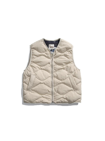 Vesta s stojacim golierom a zipsom, výplň z bieleho kačacieho páperia, hrubá izolácia, viacero vreciek, zimný štýl