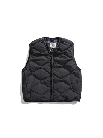 Vesta s stojacim golierom a zipsom, výplň z bieleho kačacieho páperia, hrubá izolácia, viacero vreciek, zimný štýl