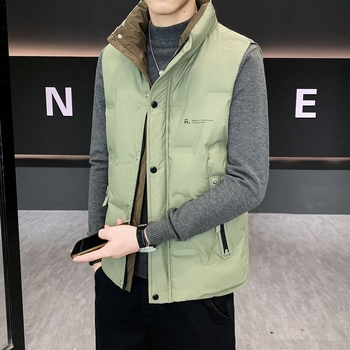 Pánska páperová vesta s stojacim golierom, výplň z bieleho kačacieho peria, plniaca sila 550, obsah peria 46-50%, bežná dĺžka